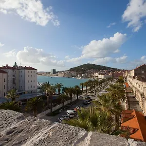 Emperor's Chambers Luxury Split