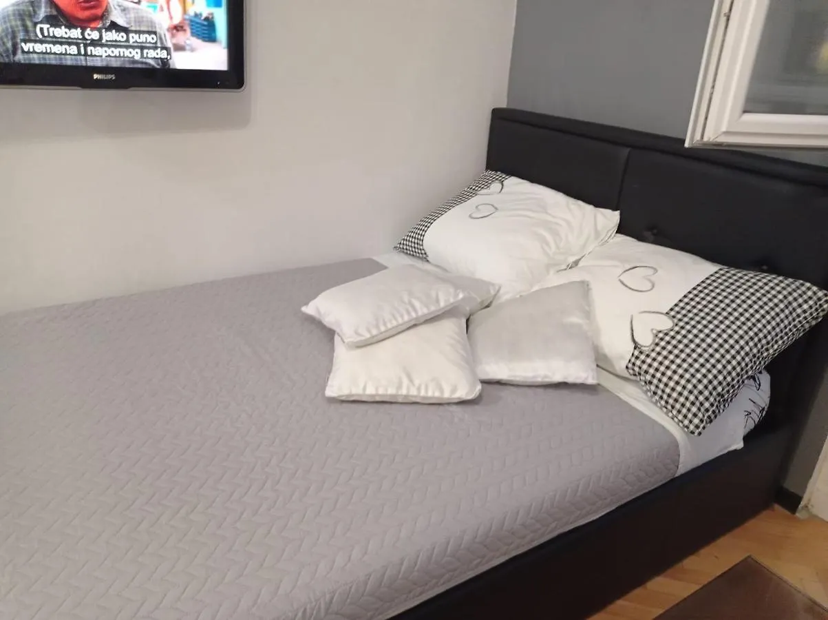 Apartment Victoria contacts